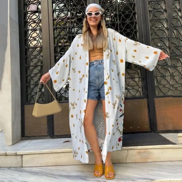 Blue Bird Fruit Blossoms
Kimono Duster
$74 $74 Size: Various - Picture 3 of 6